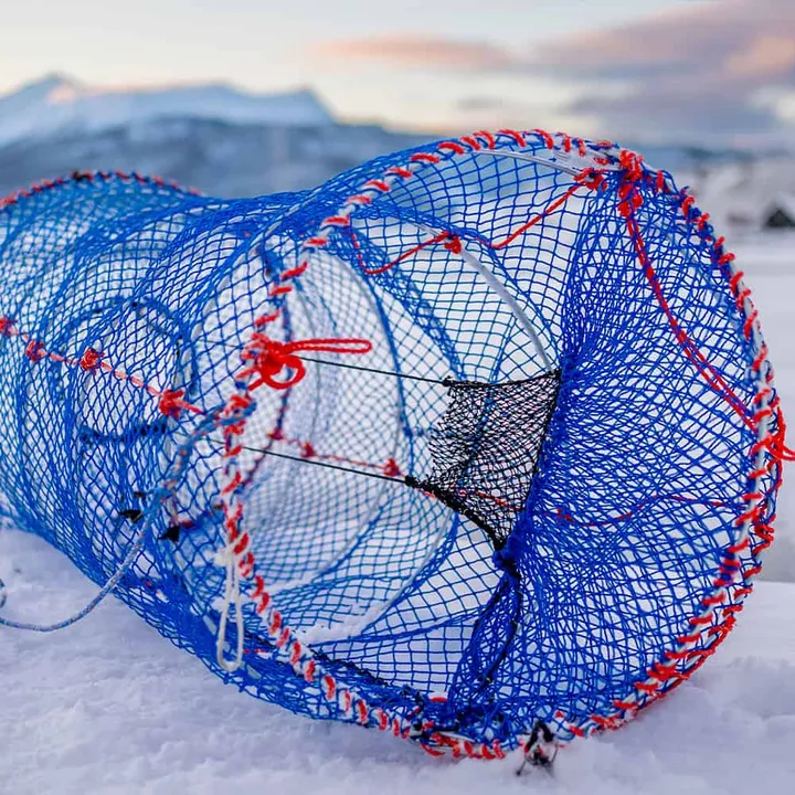 Fisketeine med utslått størrelse på 75×170 cm, sammenleggbar for enklere håndtering og lagring.